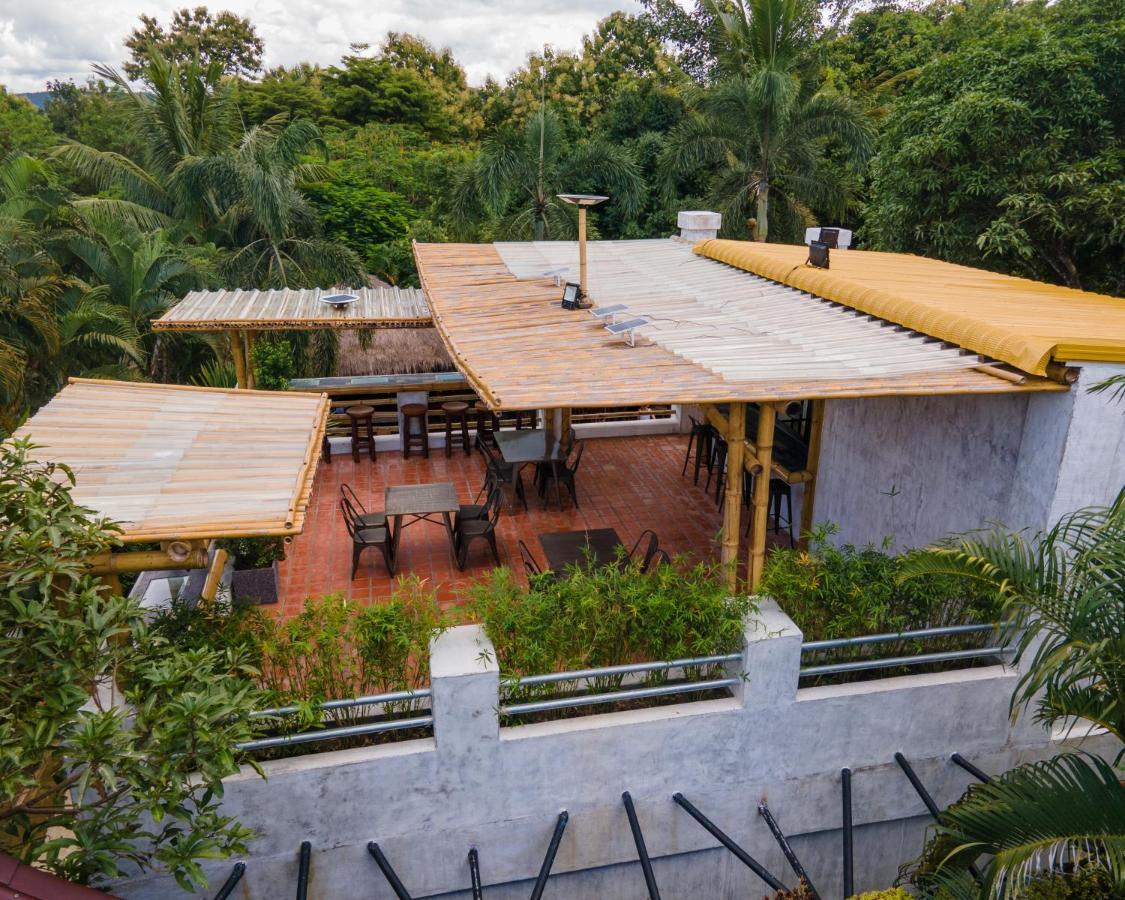 Baanpong Lodge San Kamphaeng Esterno foto