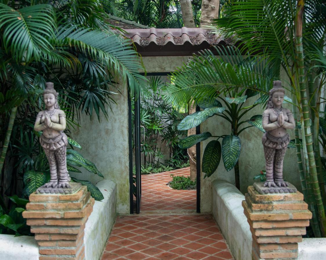 Baanpong Lodge San Kamphaeng Esterno foto