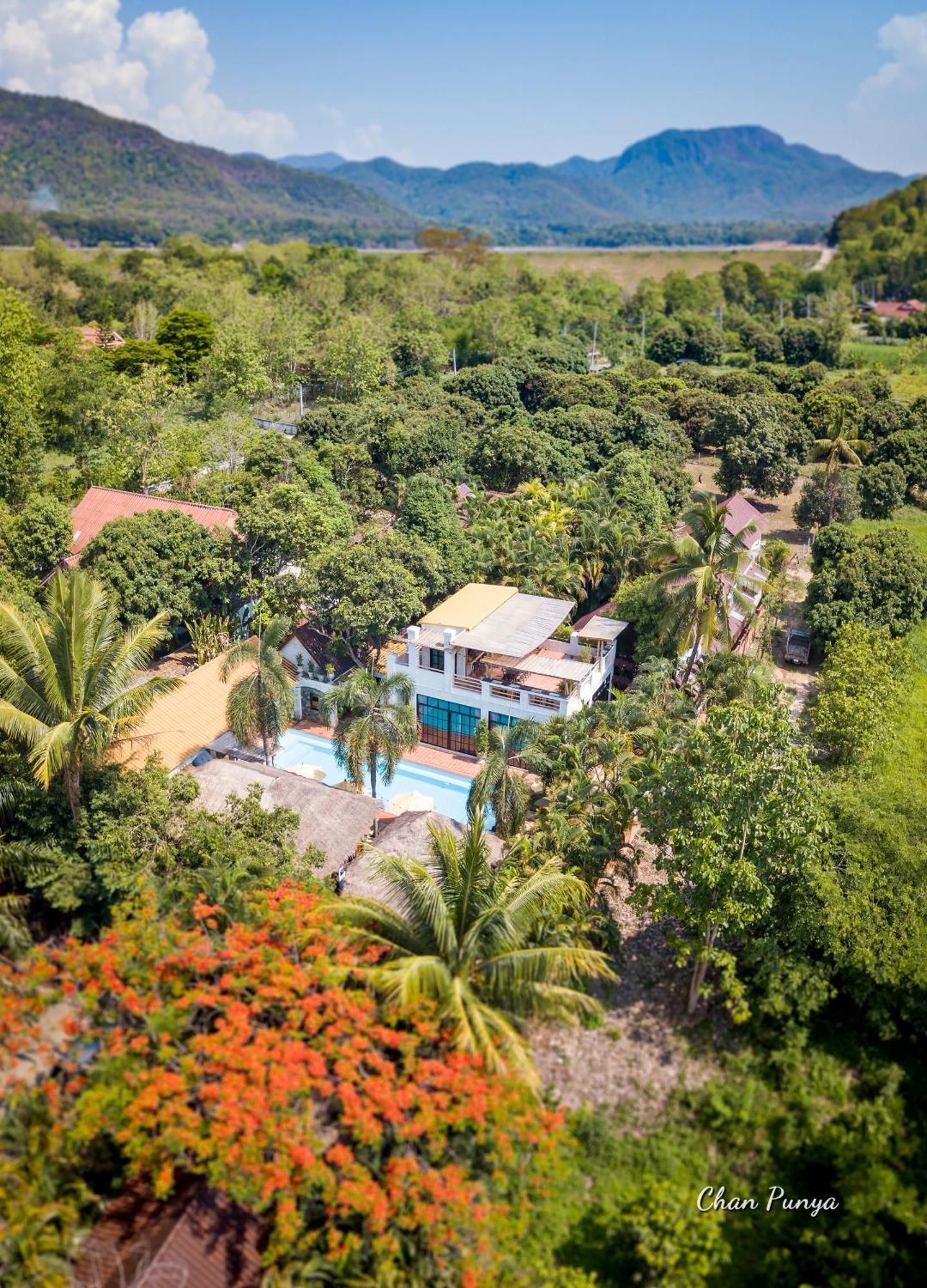Baanpong Lodge San Kamphaeng Esterno foto