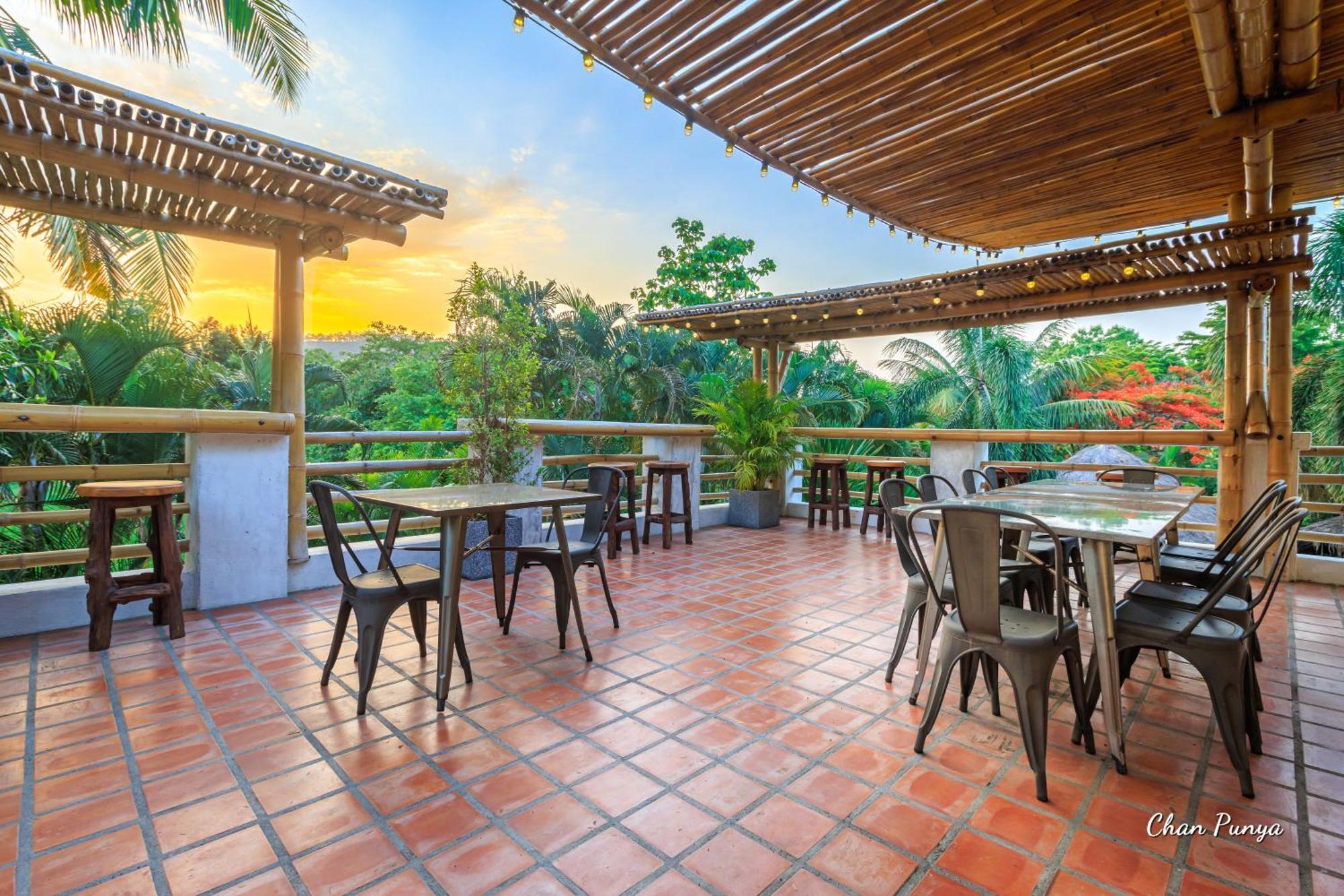 Baanpong Lodge San Kamphaeng Esterno foto