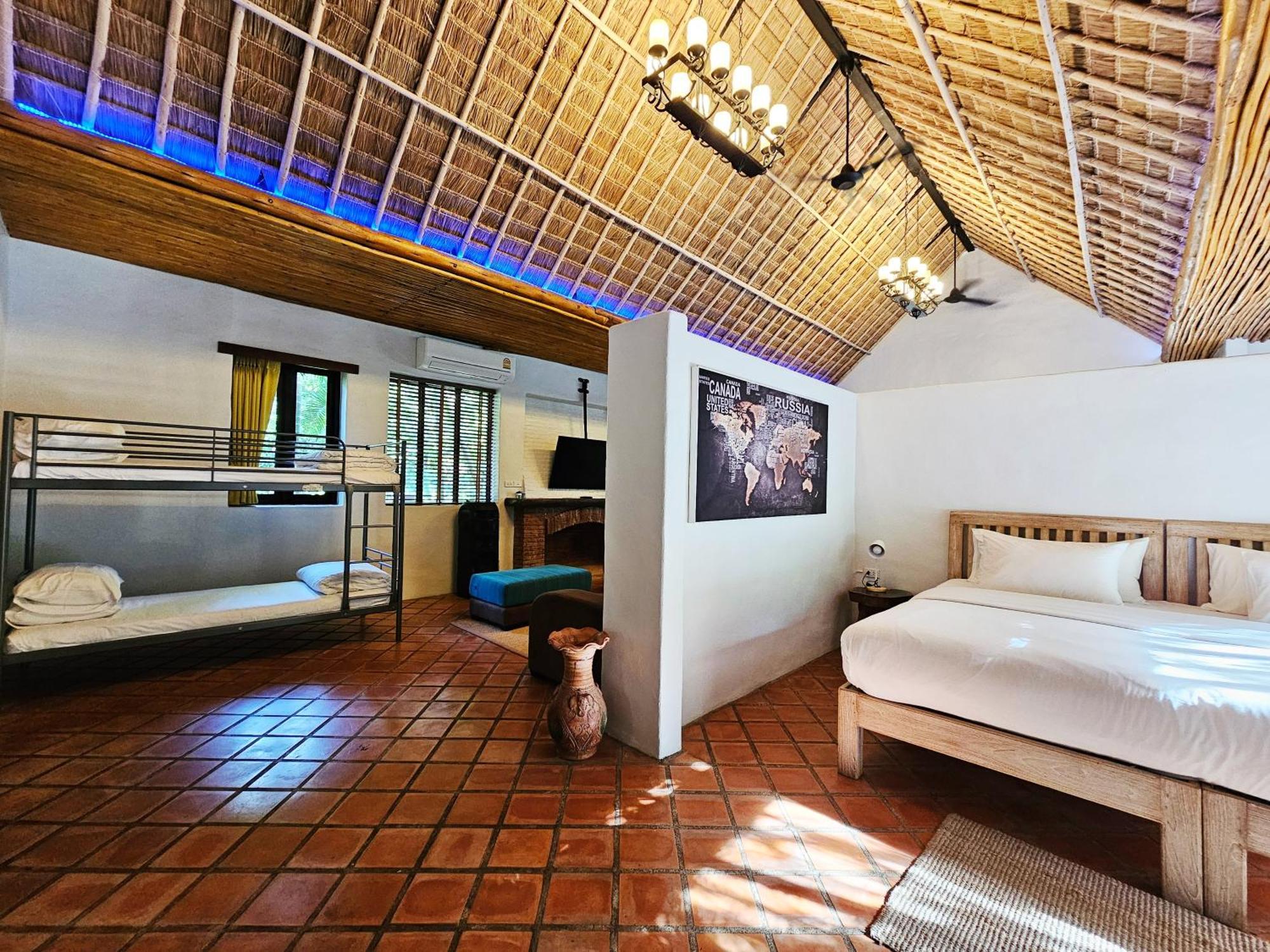 Baanpong Lodge San Kamphaeng Esterno foto