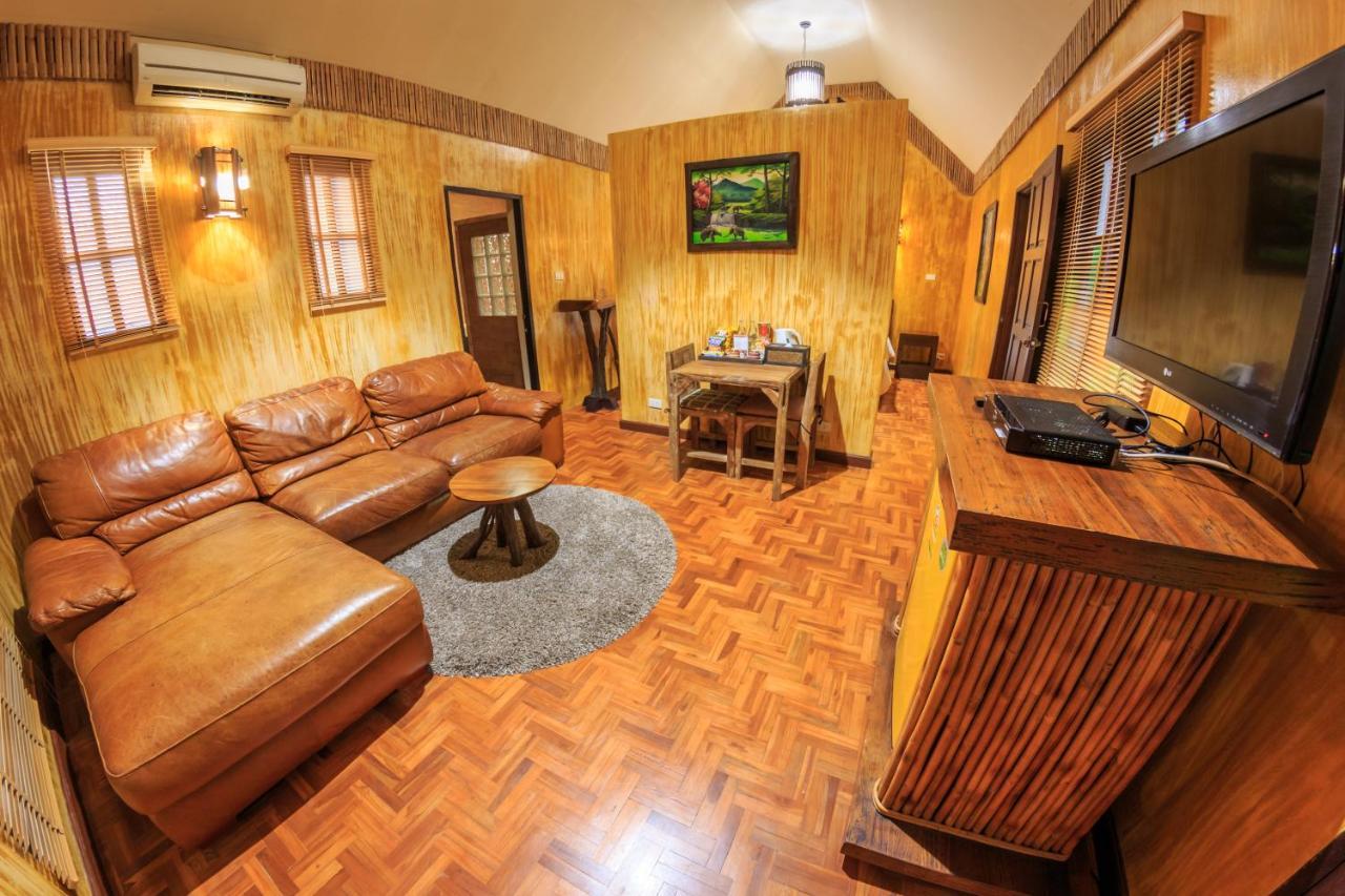 Baanpong Lodge San Kamphaeng Esterno foto